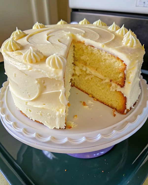 Perfect 2 Layer Buttermilk Cake with Buttercream